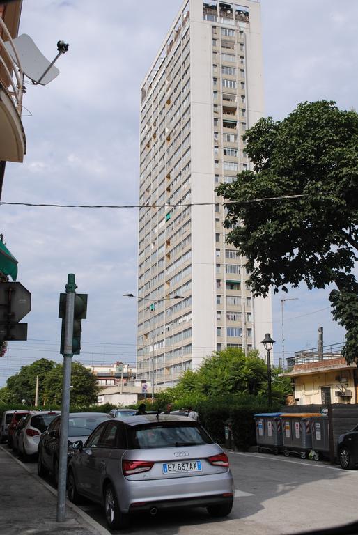 Federico Fellini Apartment Римини Номер фото